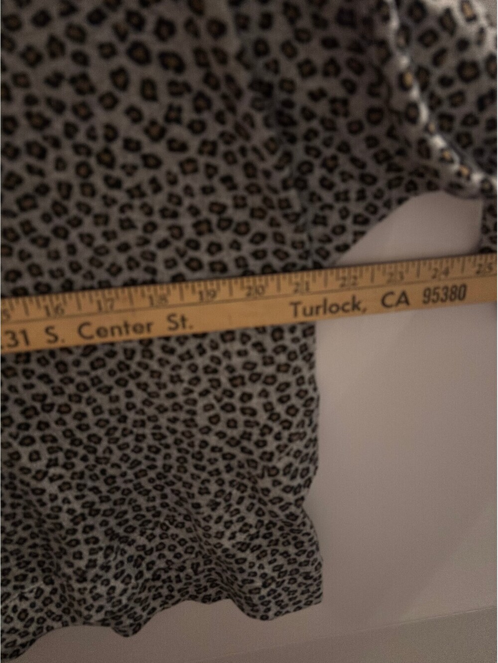 Simply Vera Vera Wang Women's Medium Leopard Print Jersey Top in Beige and Black - Picture 4 of 6